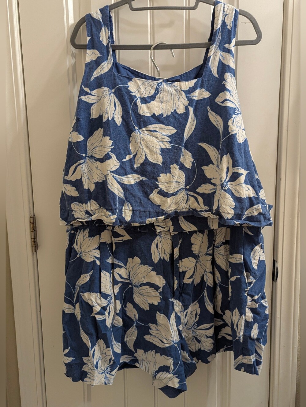 GAP Blue and White Floral 365 High Rise Linen-Blend Shorts & Top